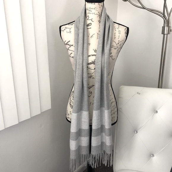 NWT Express Gray White Unisex Fringe Blanket Scarf - Picture 6 of 10